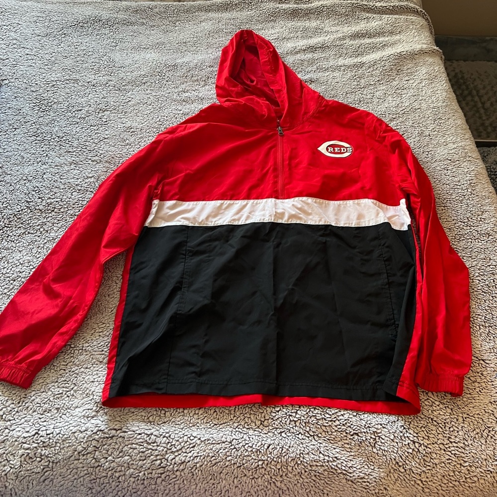 Cincinnati Reds Pullover with MLB Logo